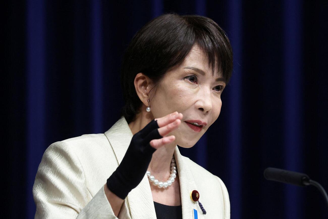 18日、第2次高市内閣発足を受けて官邸で記者会見する高市早苗首相（ロイター）