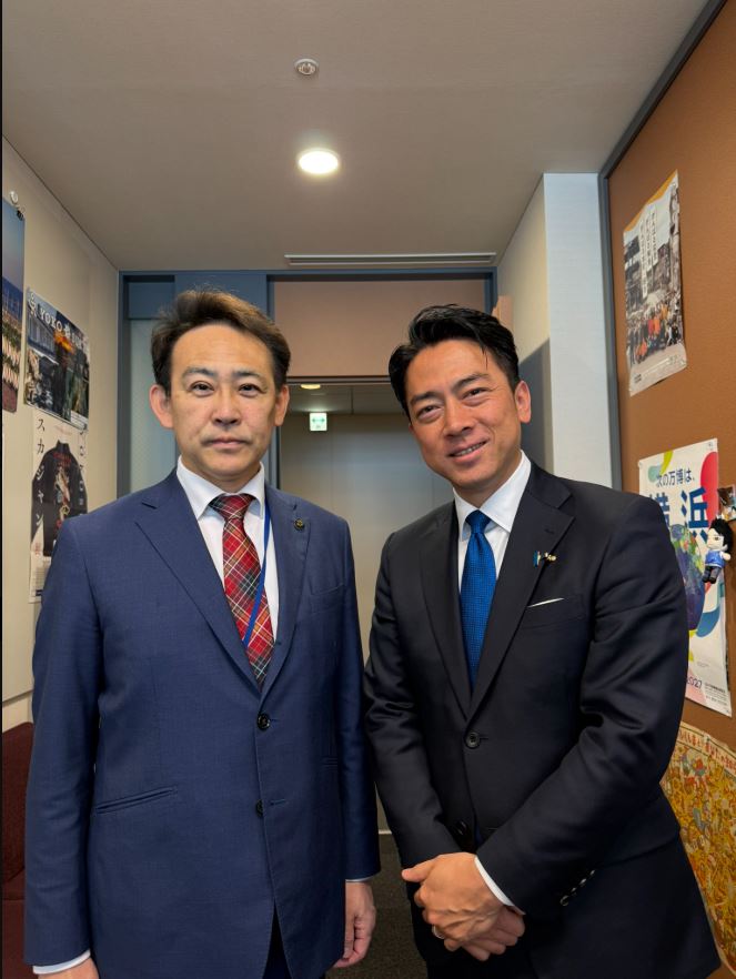 小泉進次郎防衛相と函館市長の大泉潤氏（小泉進次郎氏のXから）