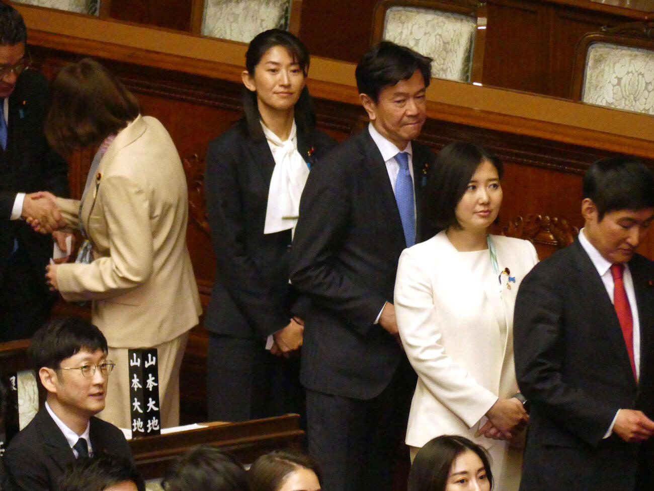 2026年2月18日、衆院本会議で首相指名選挙に臨む自民党の森下千里衆院議員（右から4人目）（撮影・中山知子）