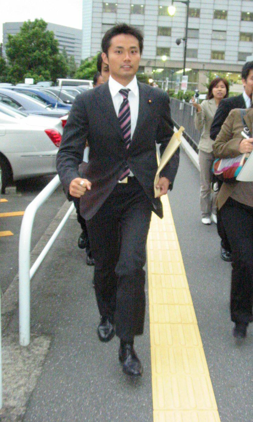 05年9月　衆院選で当選した直後の杉村太蔵氏
