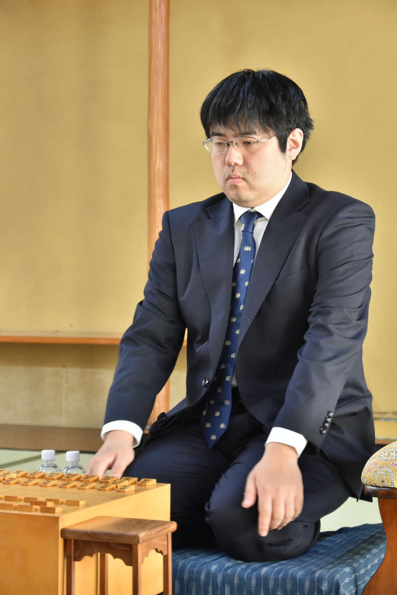 初の名人戦挑戦者を狙う7勝1敗でトップタイの糸谷哲郎八段（日本将棋連盟提供）