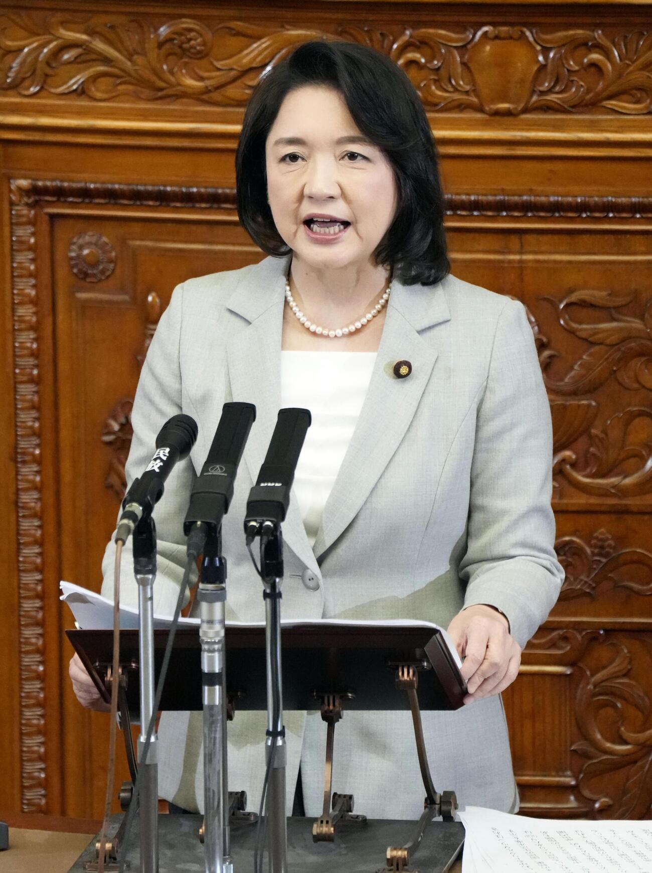 参院本会議で代表質問する公明党の竹谷代表＝26日午前（共同）