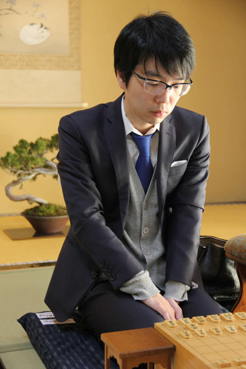 5勝3敗ですでに残留が確定している豊島将之九段（日本将棋連盟提供）