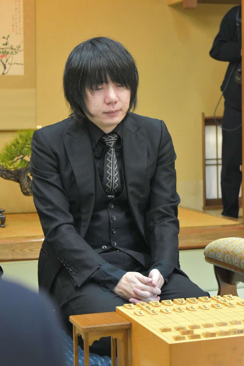 自力で残留を決めた佐藤天彦九段（日本将棋連盟提供）
