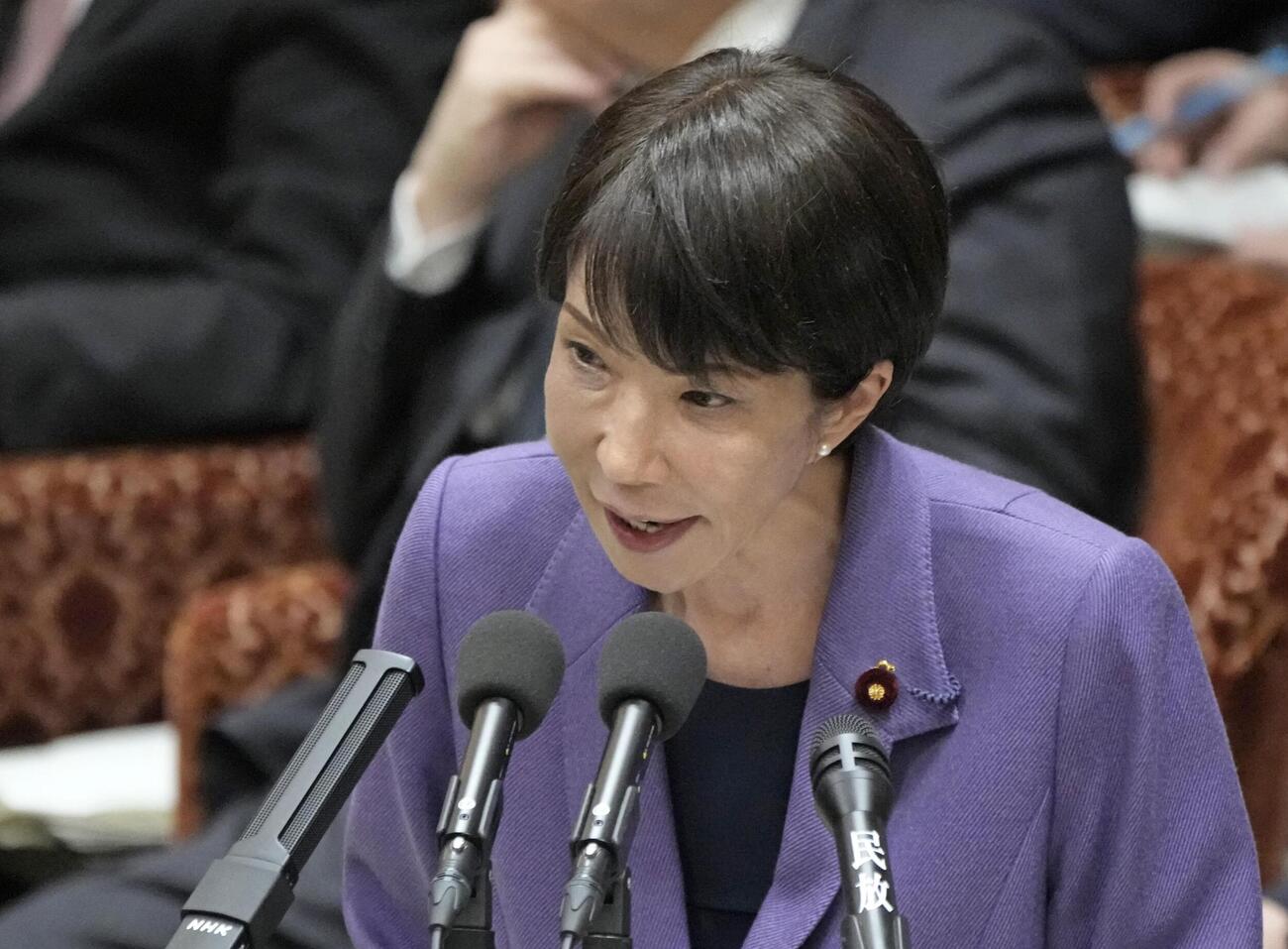 衆院予算委で答弁する高市首相（共同）
