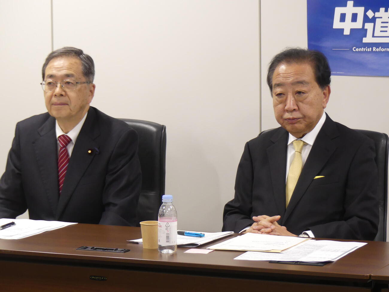 衆院選で落選した候補者へのオンラインヒアリングに臨む中道改革連合の前共同代表の斉藤鉄夫氏（左）と野田佳彦氏（撮影・中山知子）