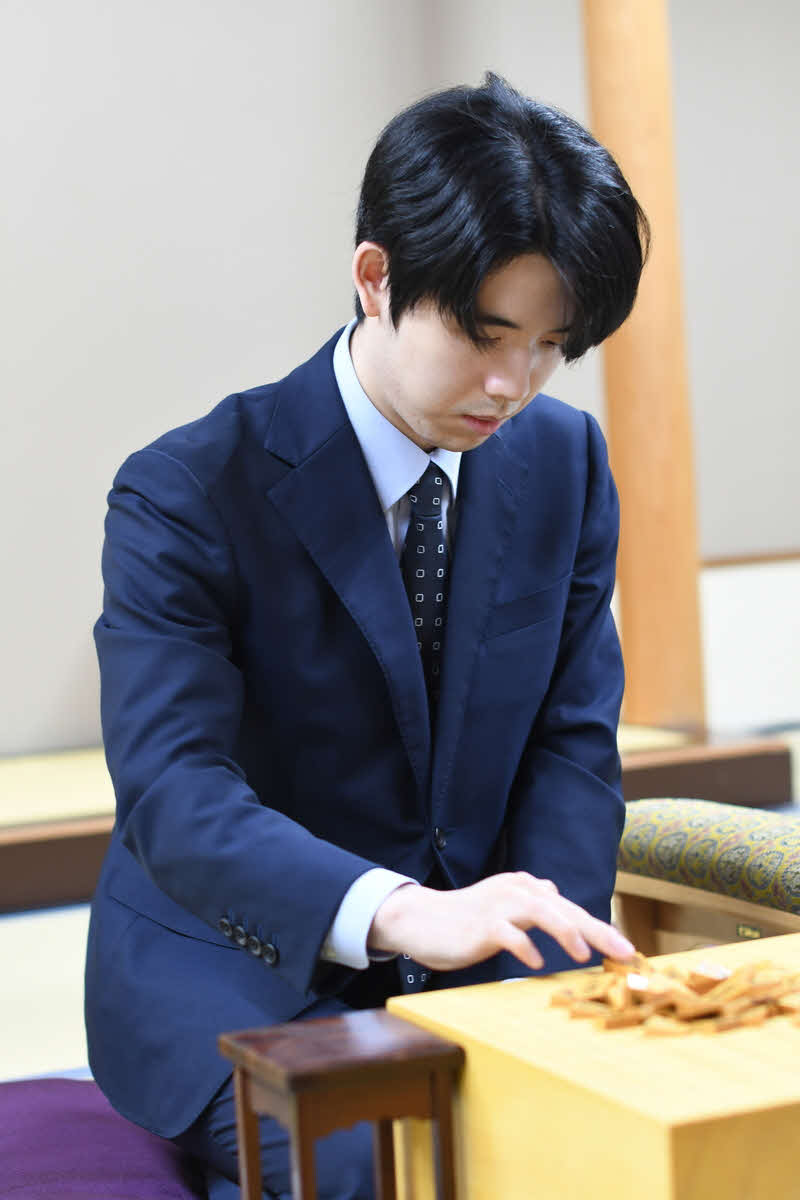 4連覇に向けて白星を先行させたい藤井聡太棋王（日本将棋連盟提供）