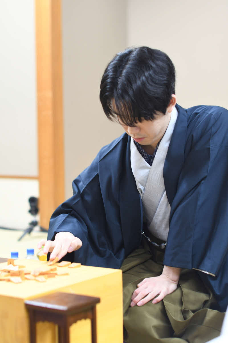 4連覇に向けて白星を先行させたい藤井聡太棋王（日本将棋連盟提供）