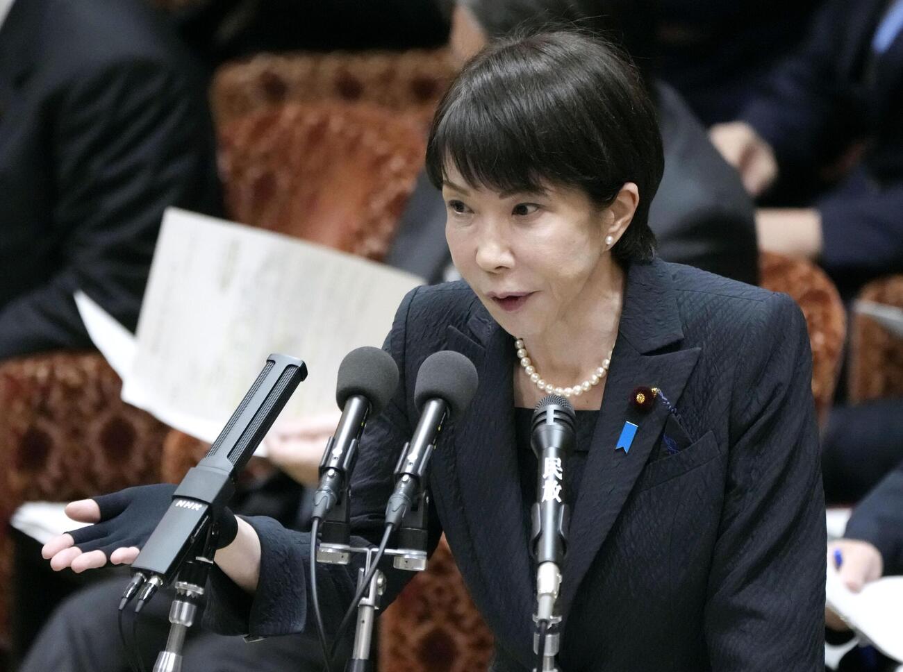 衆院予算委で答弁する高市首相＝2日午前（共同）