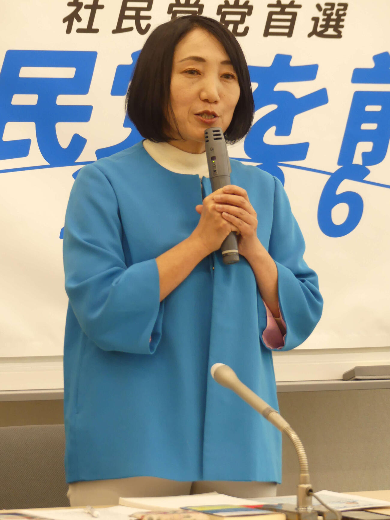 告示された社民党党首選に立候補し、記者会見する大椿裕子氏（撮影・中山知子）