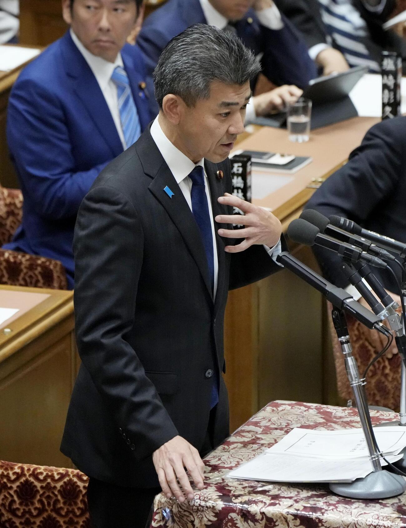 衆院予算委の省庁別審査で質問する中道改革連合の泉健太氏（共同）