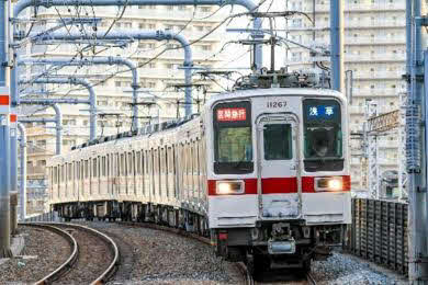 鉄道博物館に展示される東武鉄道の通勤車両「10030型11267編成」
