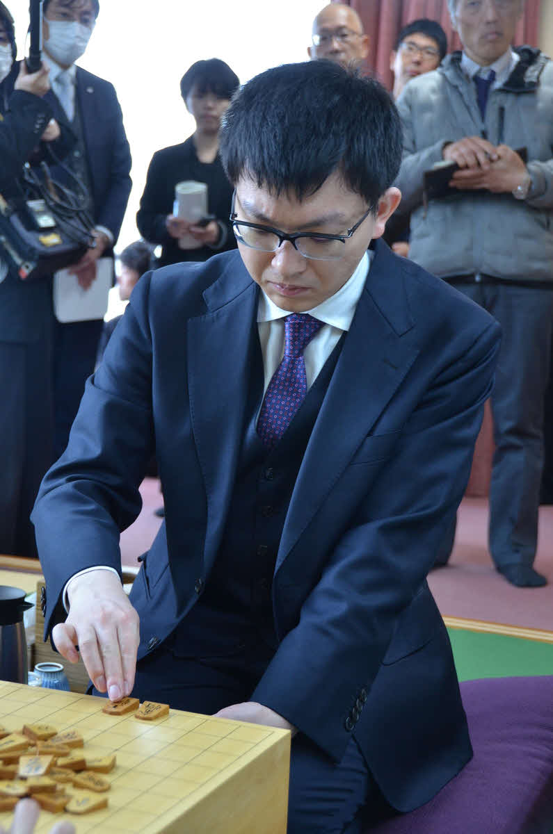 初めての王将獲得まであと1勝の永瀬拓矢九段（日本将棋連盟提供）