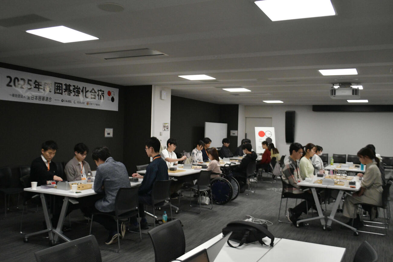 強化合宿を公開した全日本囲碁連合の棋士たち