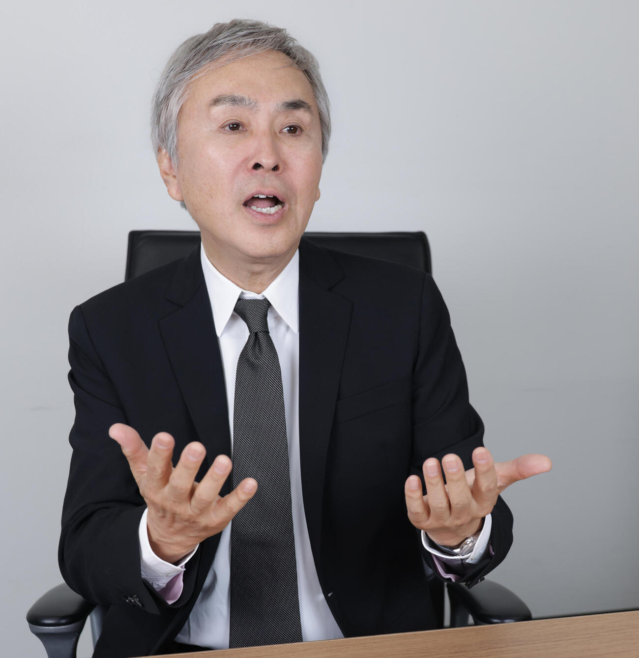 本紙インタビューに応じた石原伸晃氏（撮影・中島郁夫）