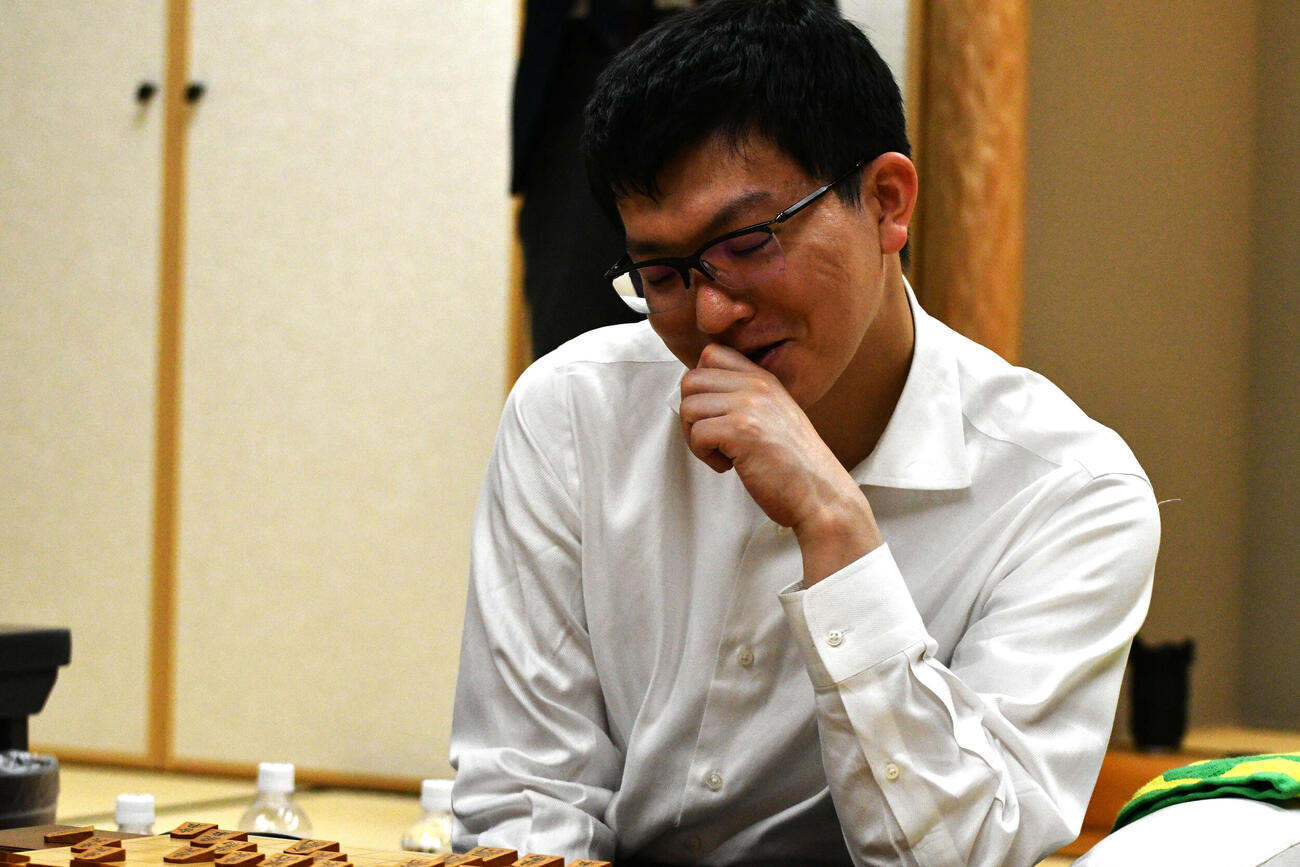 斎藤慎太郎八段に敗れて叡王戦挑戦権獲得はならなかった永瀬拓矢九段