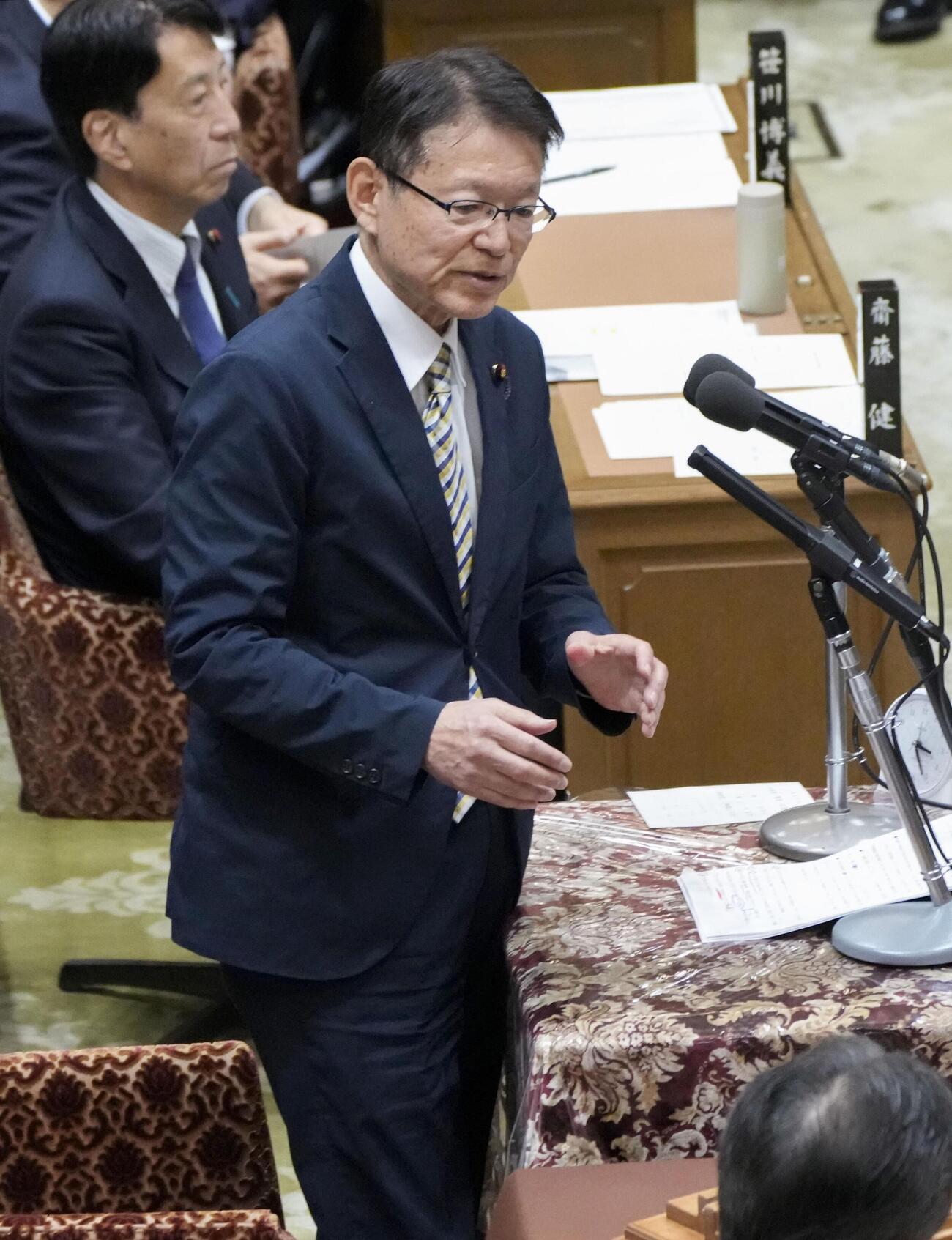 衆院予算委の締めくくり質疑で質問する中道改革連合の長妻昭氏（共同）