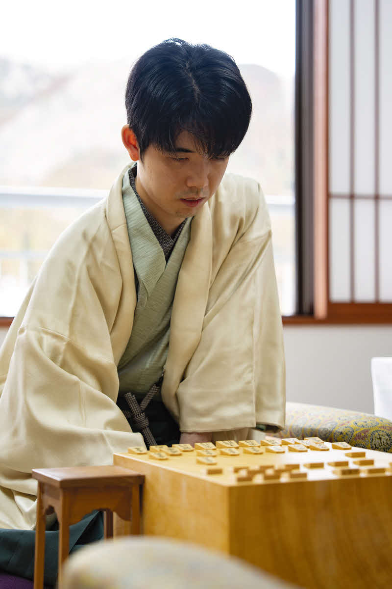1勝2敗のかど番で第4局を迎えた藤井聡太棋王（日本将棋連盟提供）