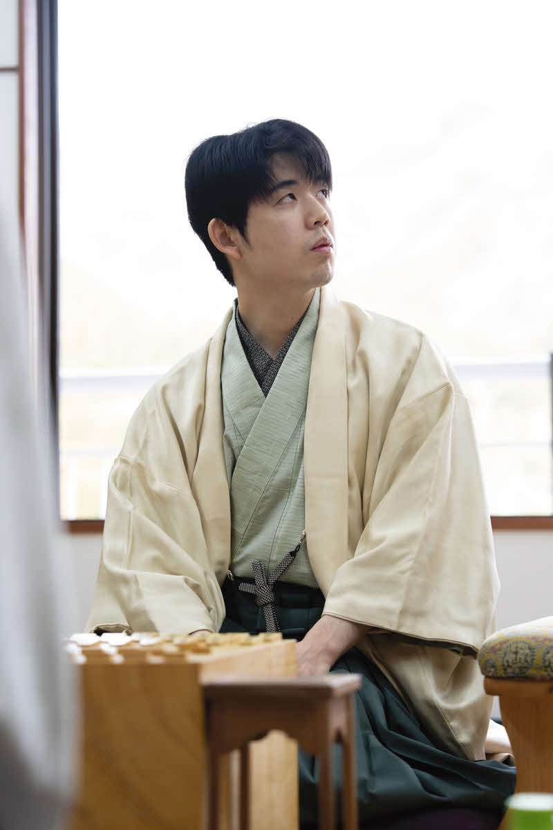 1勝2敗のかど番で第4局を迎えた藤井聡太棋王（日本将棋連盟提供）