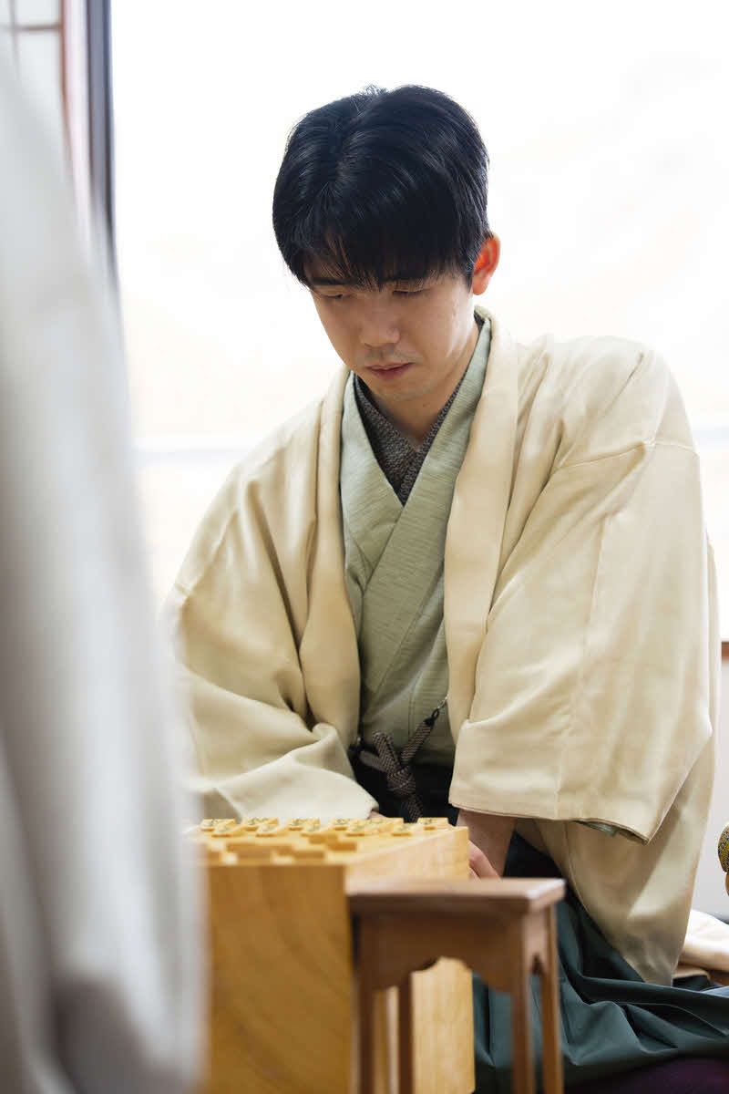 1勝2敗のかど番で第4局を迎えた藤井聡太棋王（日本将棋連盟提供）