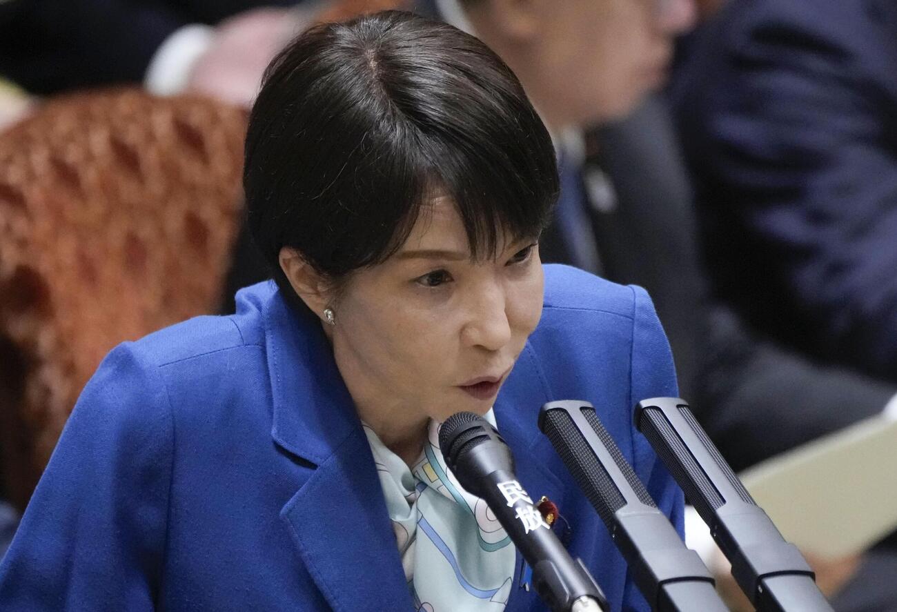 参院予算委で答弁する高市首相（共同）
