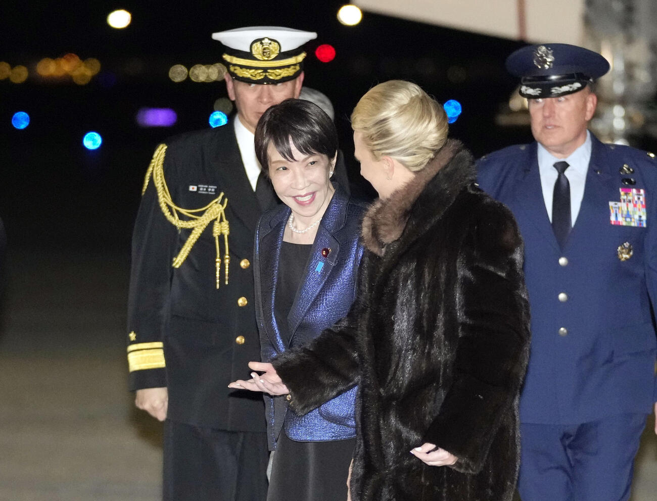 日米首脳会談のため、ワシントン郊外のアンドルーズ空軍基地に到着した高市首相（共同）