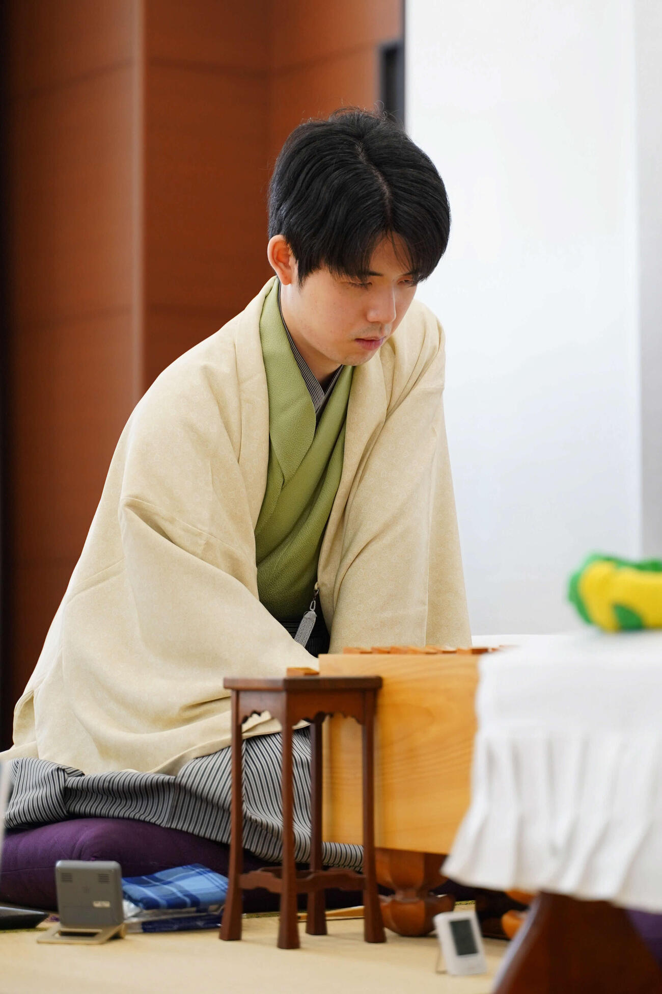 王将戦7番勝負第6局2日目に臨んだ藤井聡太王将（日本将棋連盟提供）