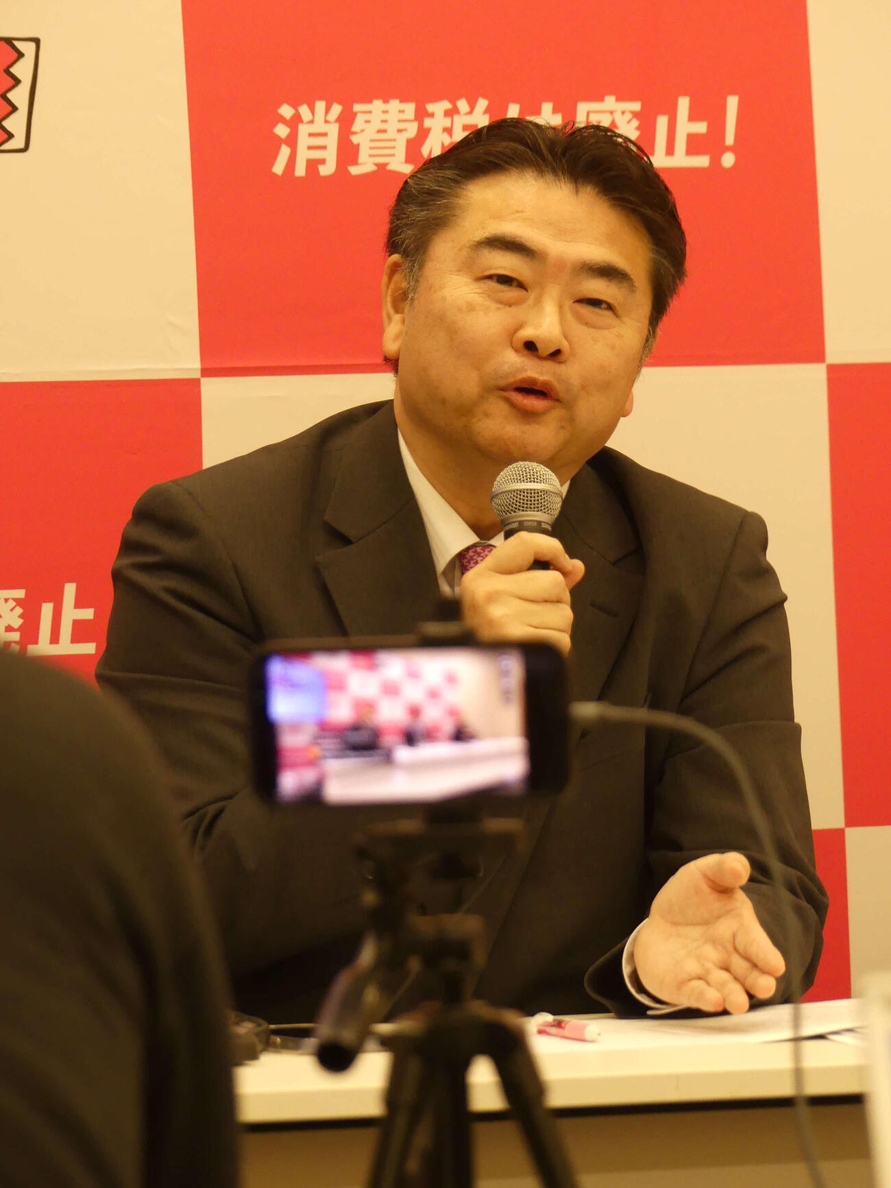 「週刊新潮」報道に関して釈明するれいわ新選組の高井崇志副幹事長（撮影・中山知子）