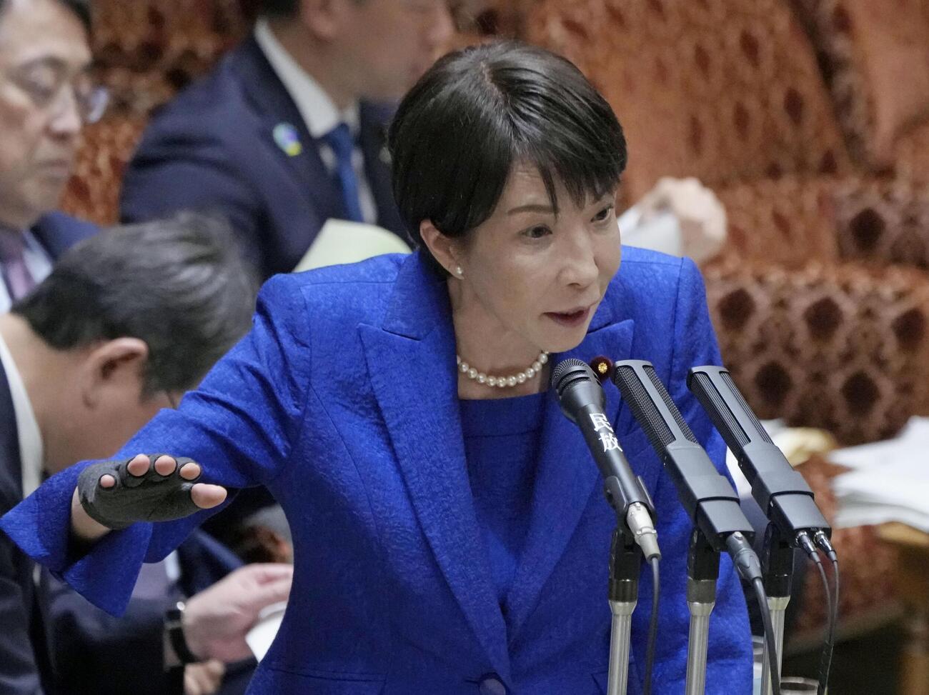 参院予算委の集中審議で答弁する高市首相（共同）