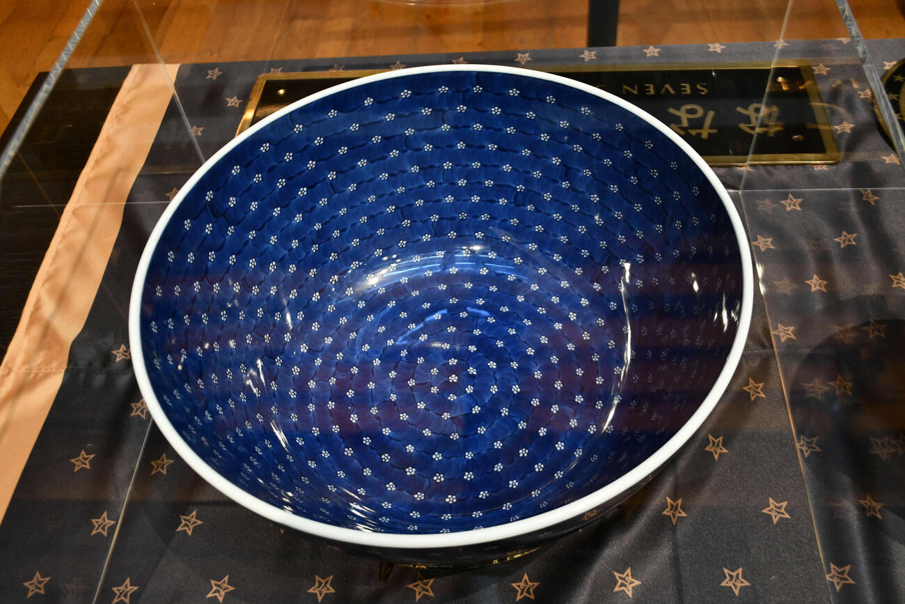 「ななつ星　in　九州」で彩られている源右衛門窯の有田焼の器