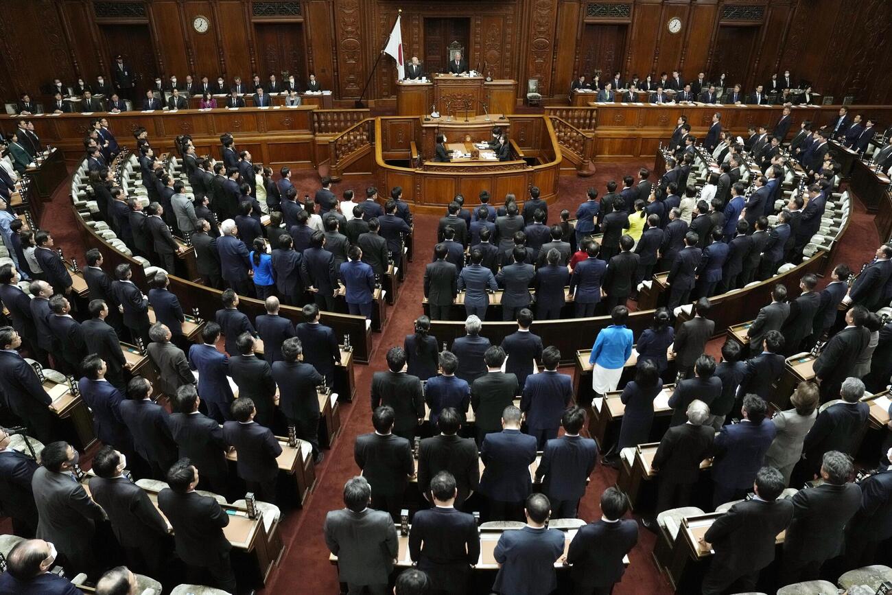 2026年度暫定予算案を可決した衆院本会議（共同）