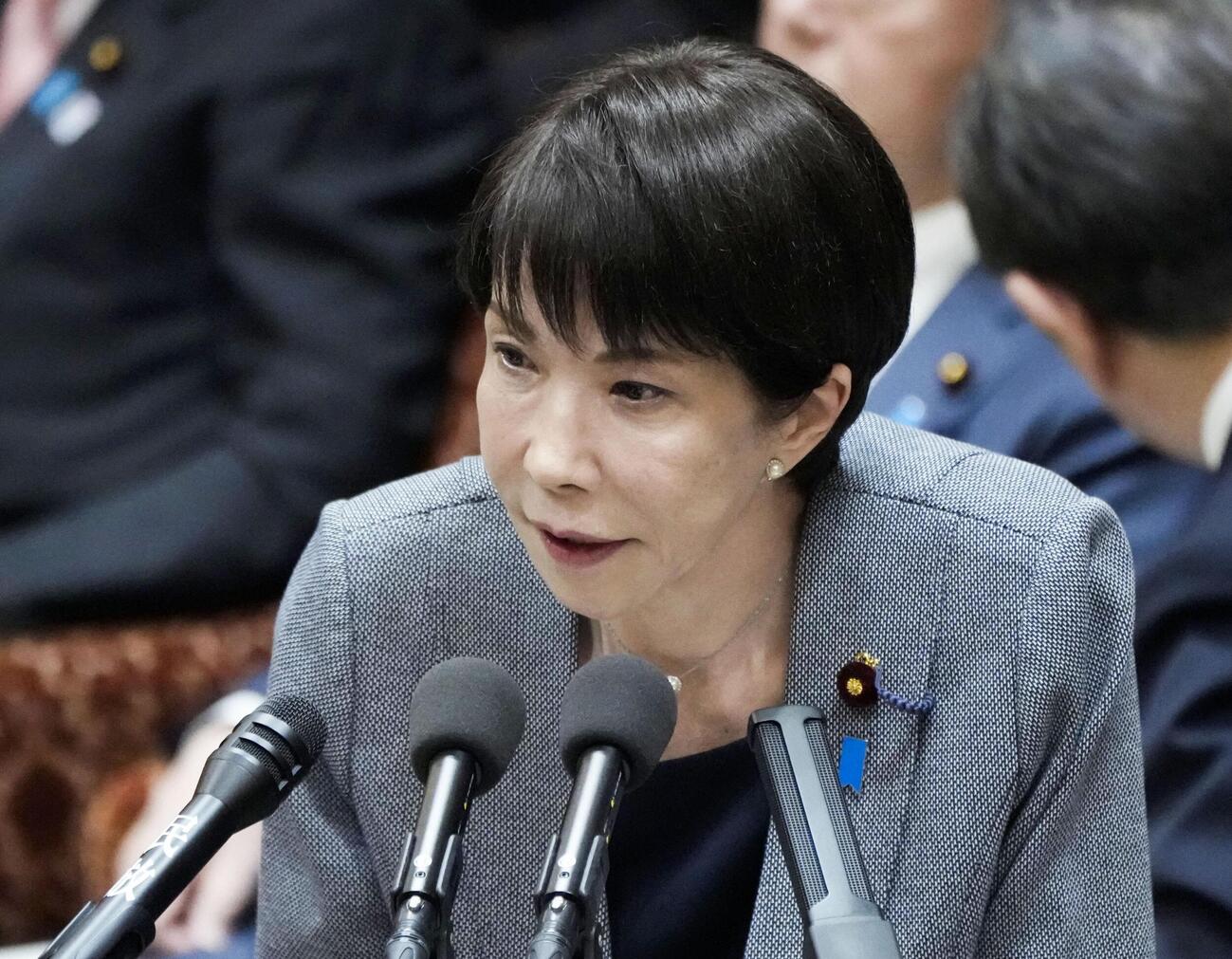 衆院予算委で答弁する高市首相（共同）