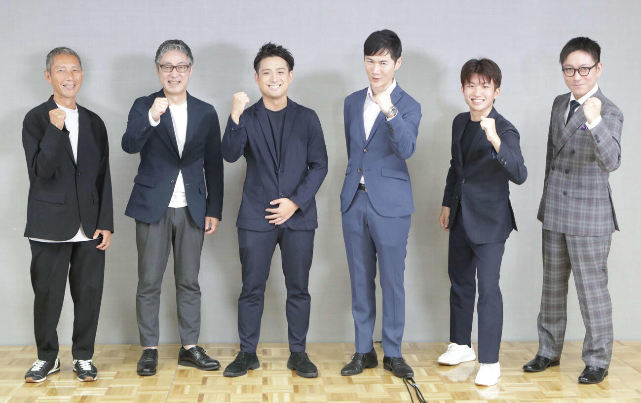 「再生の道」の代表選に出席した、左から大谷佳弘氏、水野純也氏、青柳充哉氏、石丸伸二氏、奥村光貴氏、萩原崇氏（2025年9月14日）