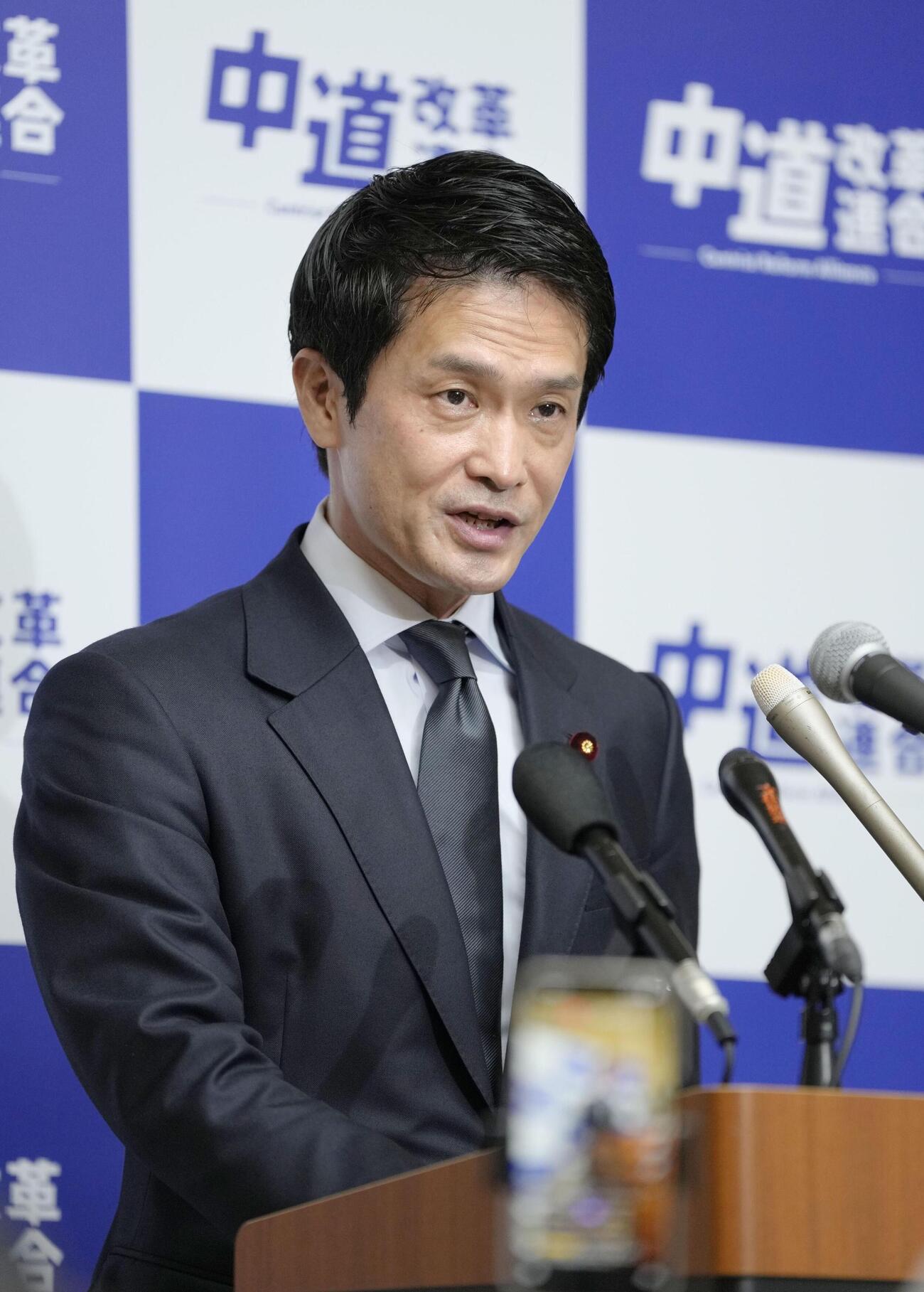 記者会見する中道改革連合の小川代表＝3日午前、国会（共同）