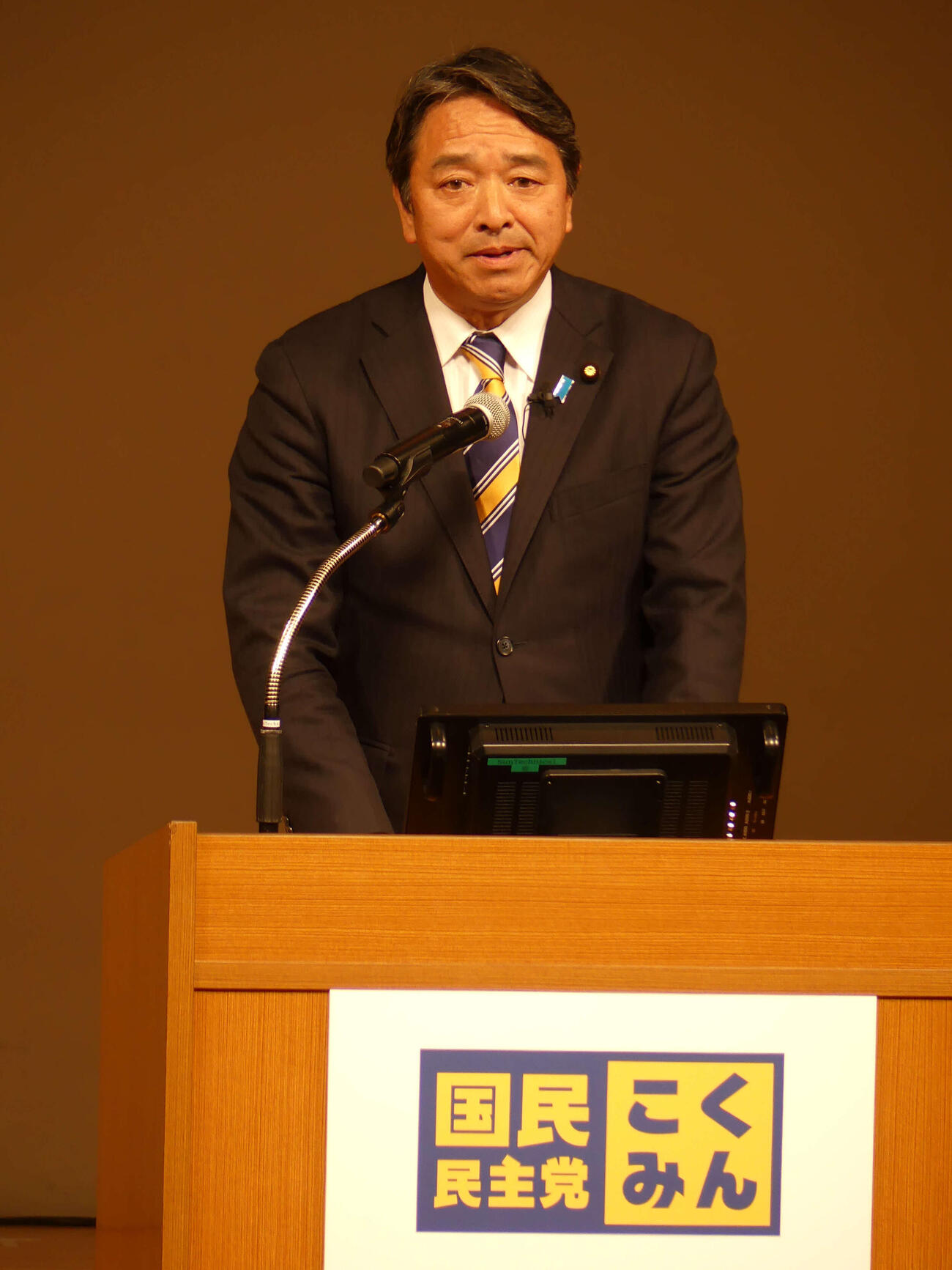 国民民主党党大会であいさつする榛葉賀津也幹事長（撮影・中山知子）