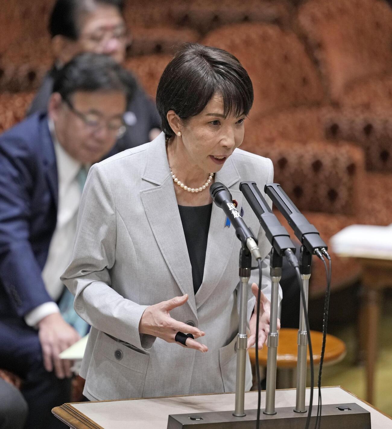 参院予算委の集中審議で答弁する高市首相(共同)