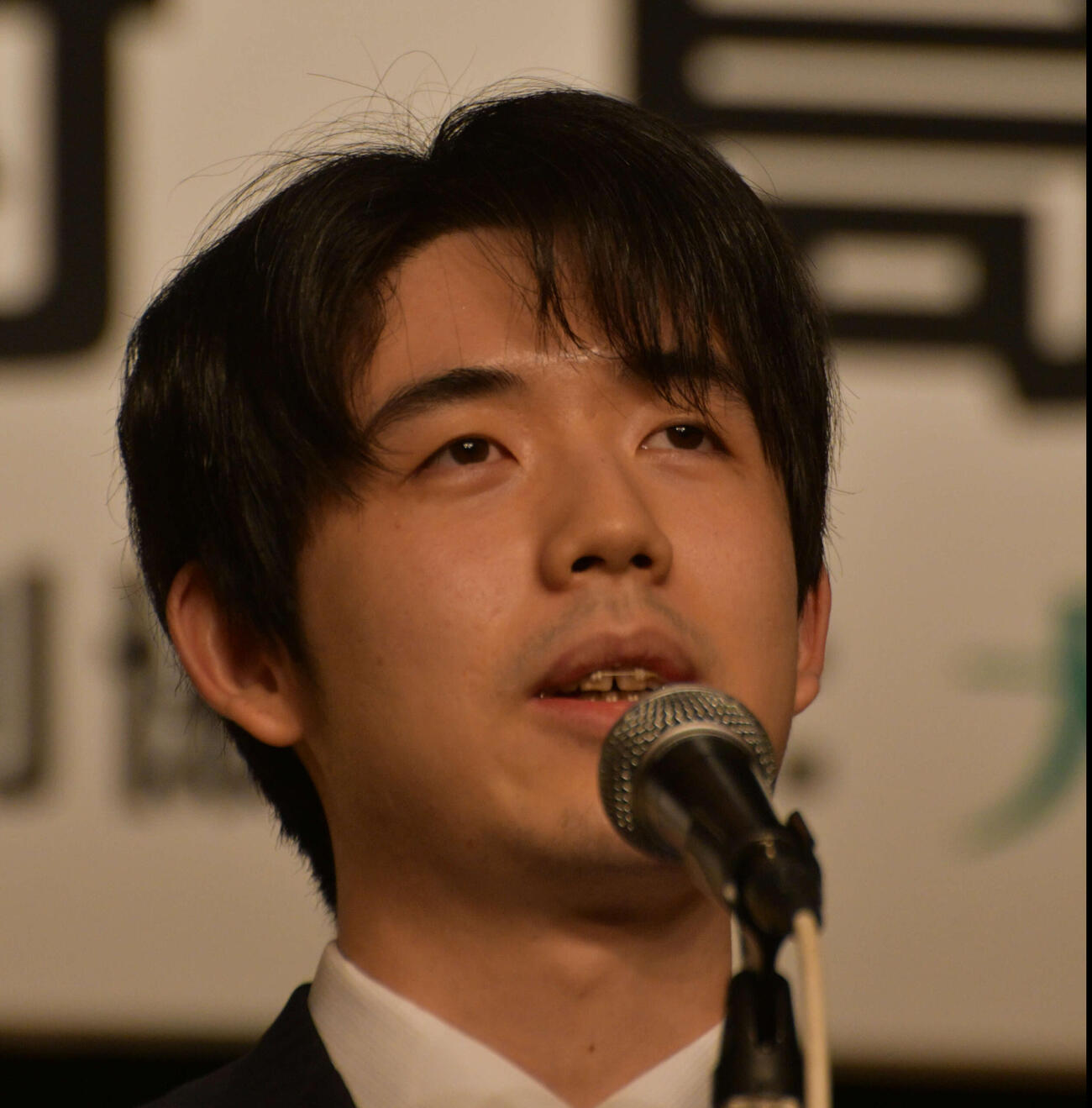 2026年04月07日、名人戦第1局の前夜祭で決意を表明する藤井聡太名人