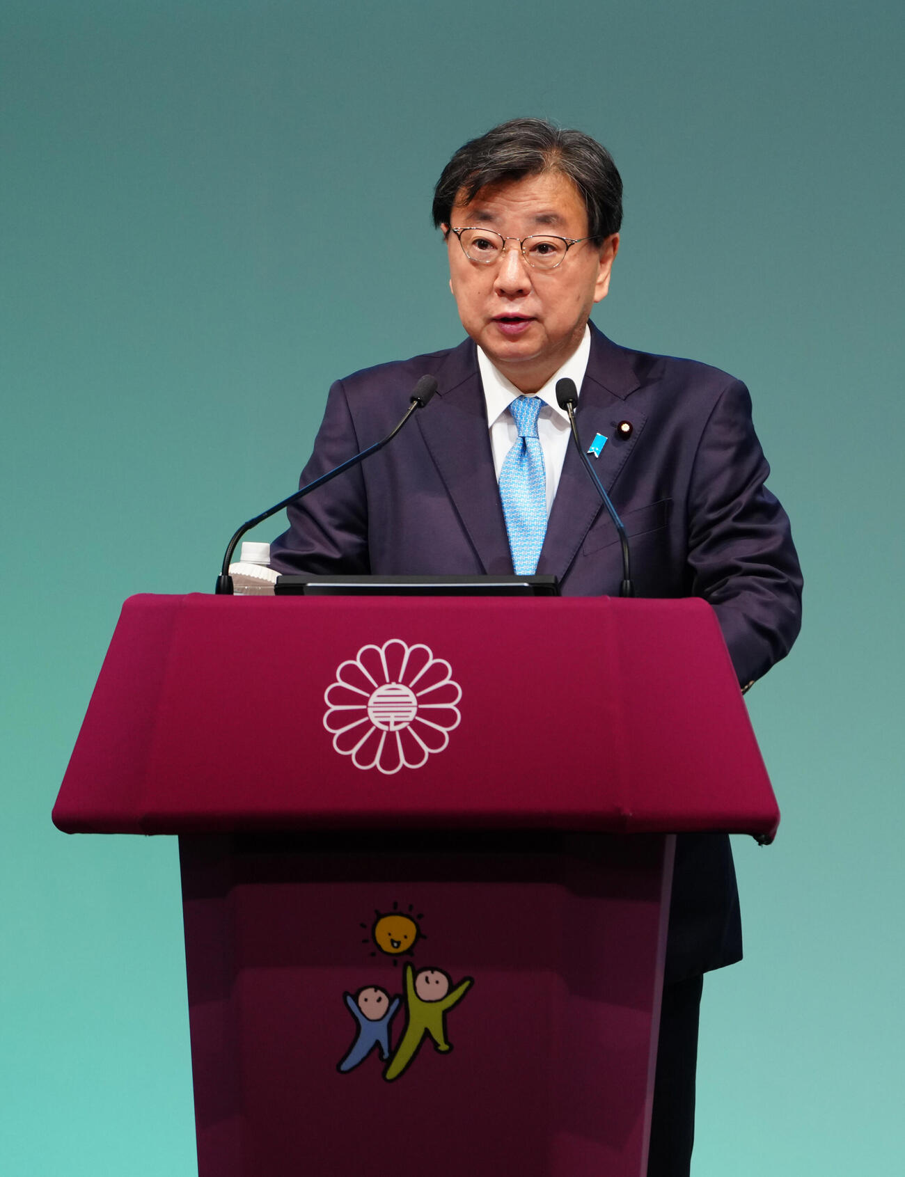 令和8年党運動方針（案）を報告する松野博一運動方針案起草委員長（代表撮影）