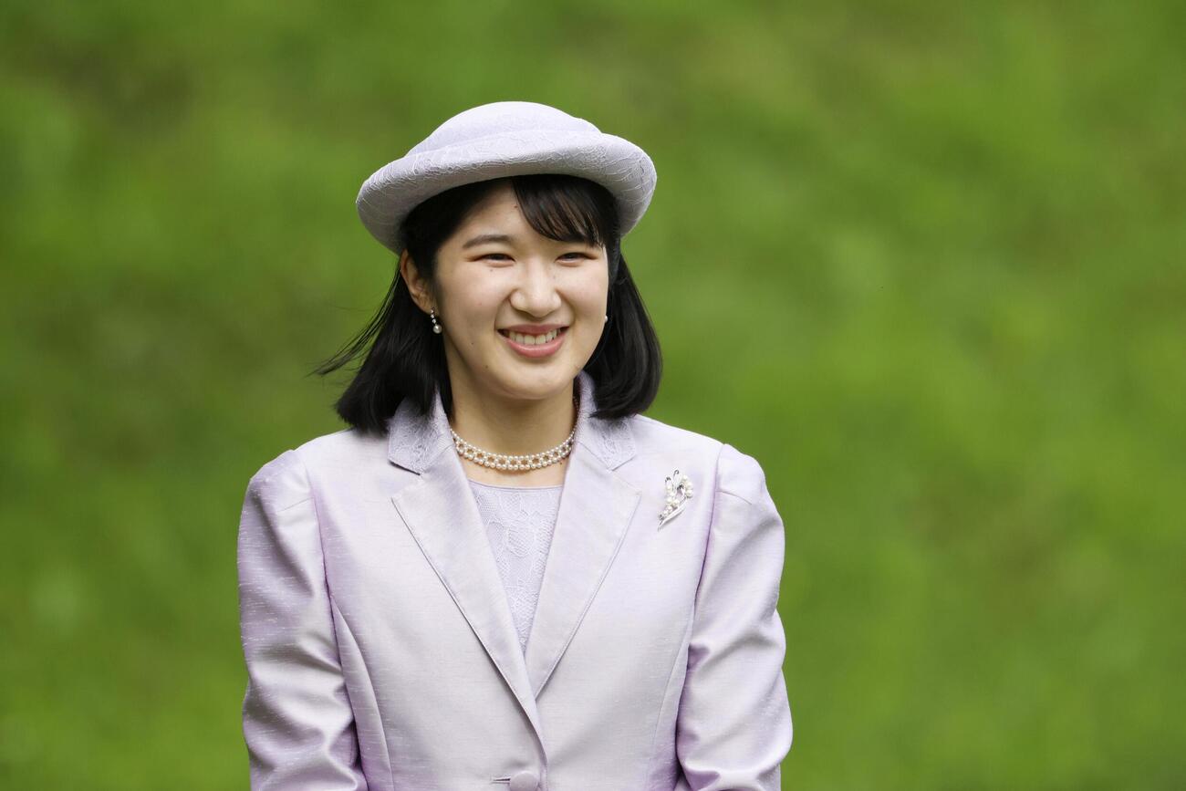 春の園遊会に臨まれる愛子さま＝17日午後、東京・元赤坂の赤坂御苑（代表撮影）(共同)