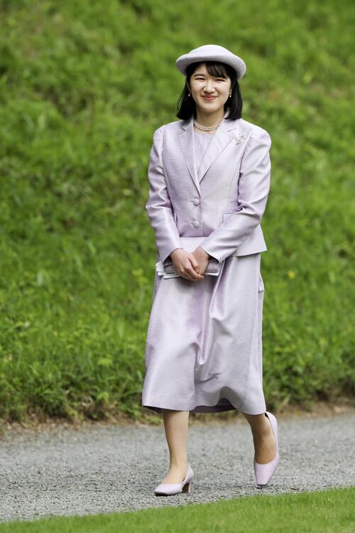 春の園遊会に臨まれる愛子さま＝17日午後、東京・元赤坂の赤坂御苑（代表撮影）(共同)