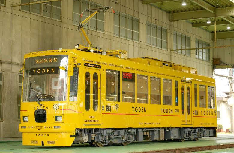 昔懐かしいの山吹色の外装にリニューアルされた都電8501車両