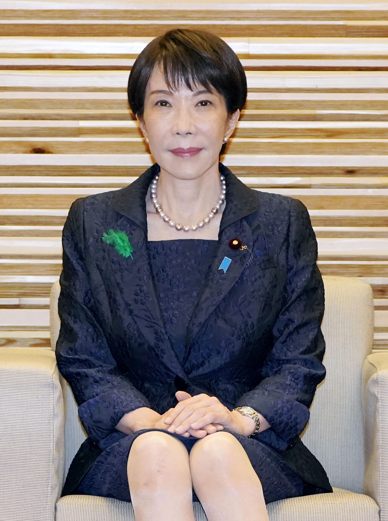閣議に臨む高市首相（共同）