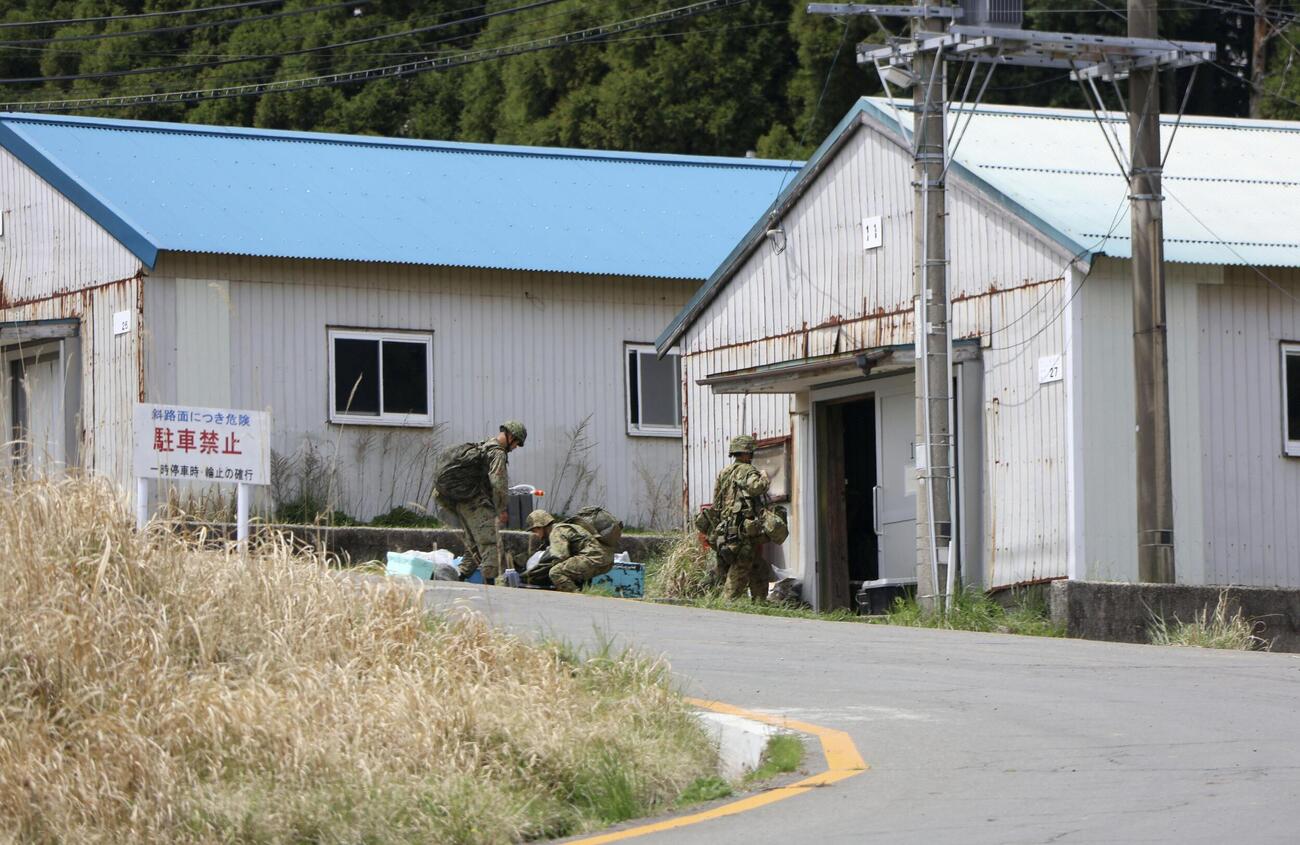 事故のあった陸自日出生台演習場＝21日午後0時11分、大分県由布市
