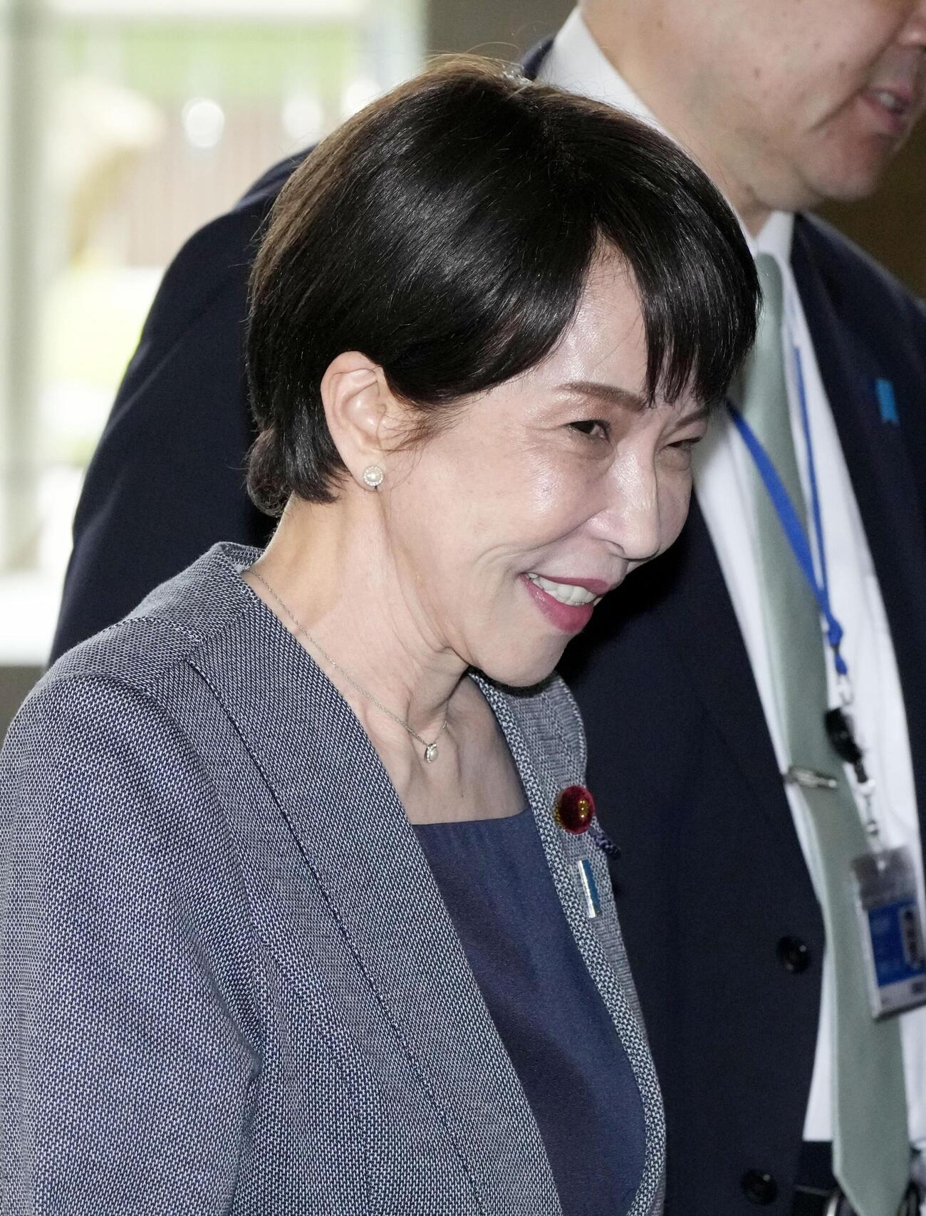 首相官邸に入る高市首相＝23日午前（共同）
