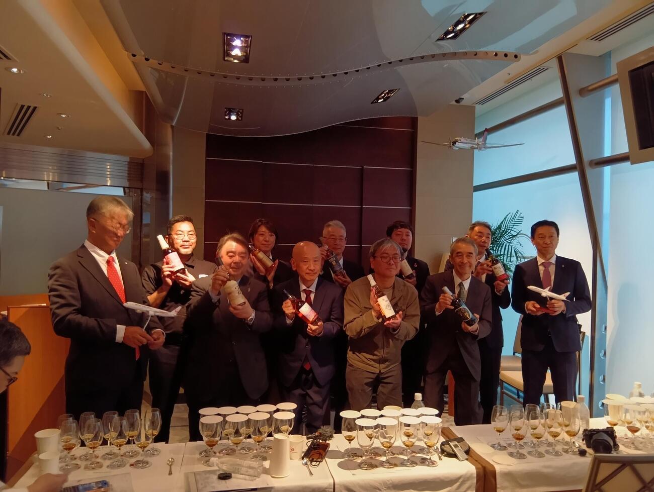 日本航空のクラフトウイスキー試飲会に出席した各蒸留所のブレンダーら