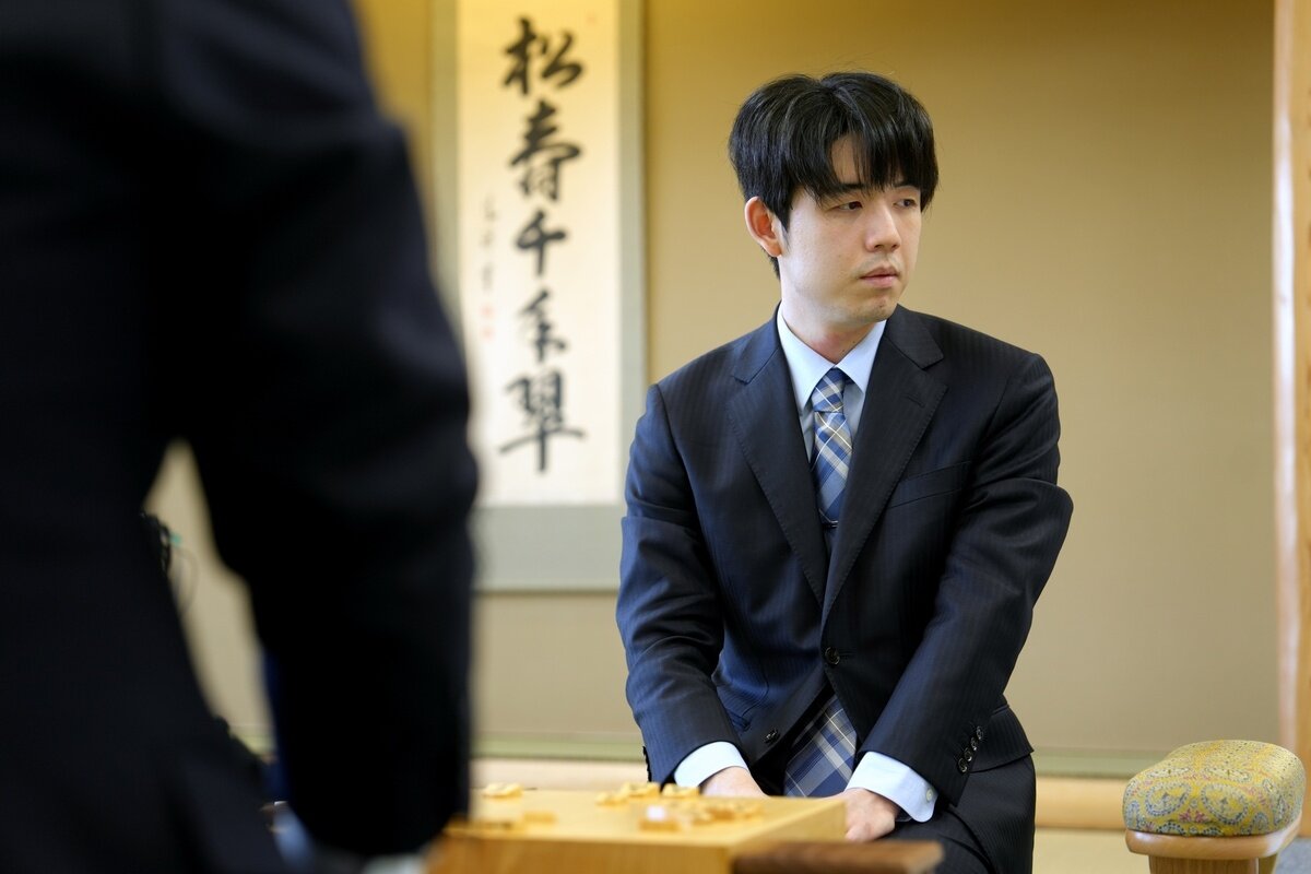 タイトル戦では初めて訪れる青森で連勝を目指す藤井聡太名人（日本将棋連盟提供）