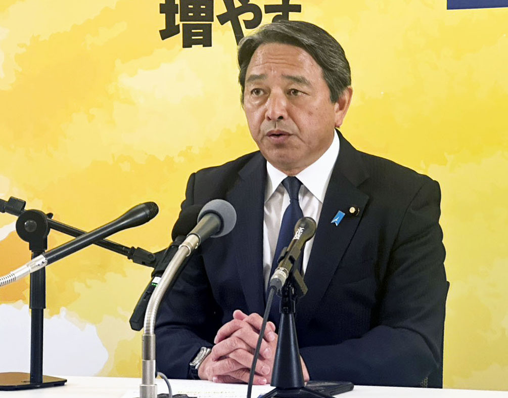 記者会見する国民民主党の榛葉幹事長（共同）