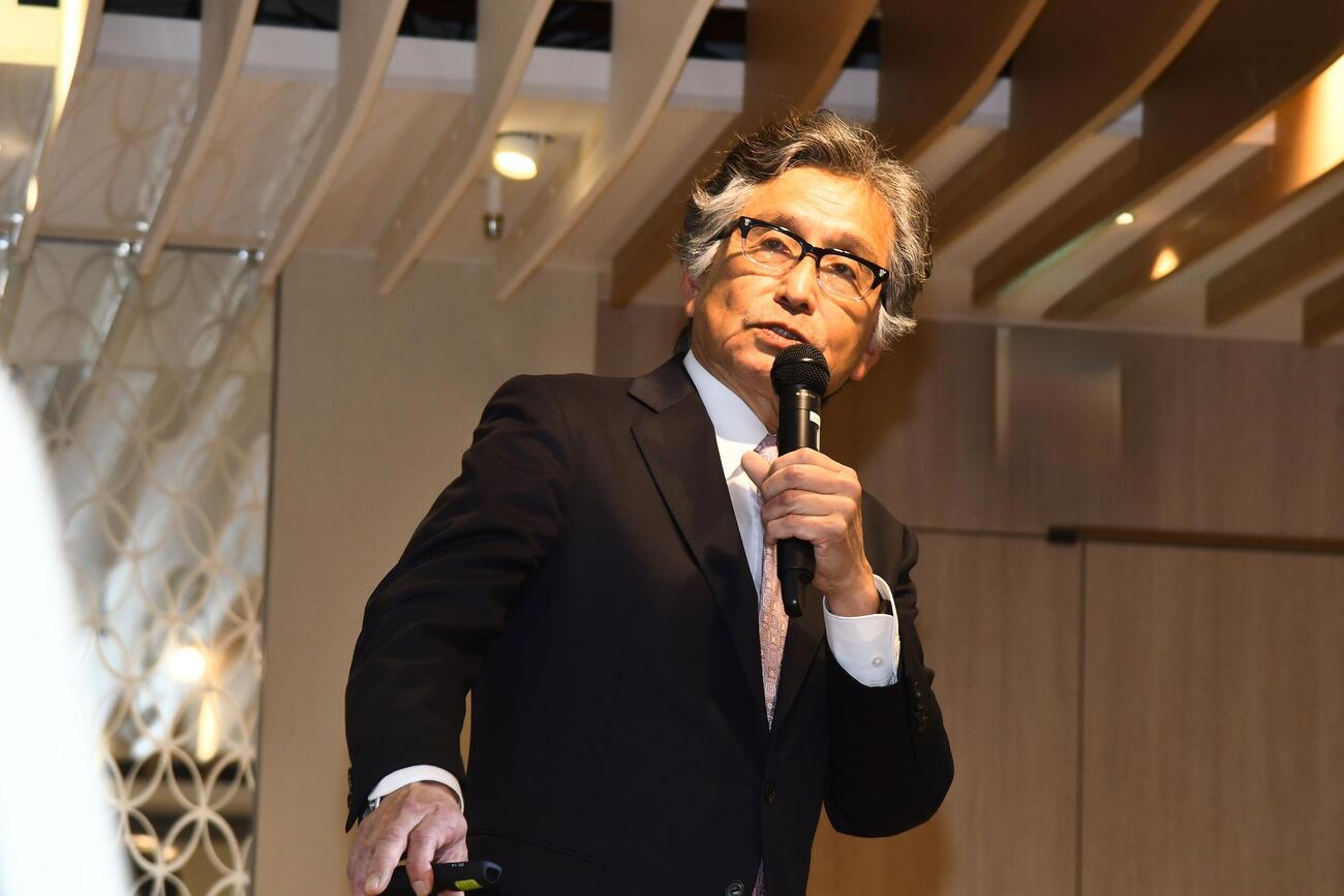 都内で会見を行う増田義彦氏