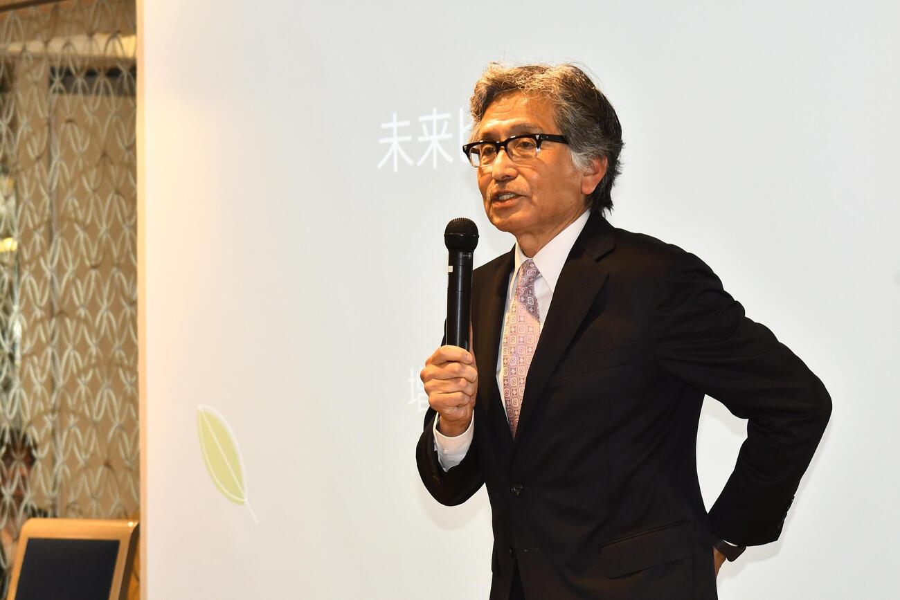 都内で会見を行う増田義彦氏