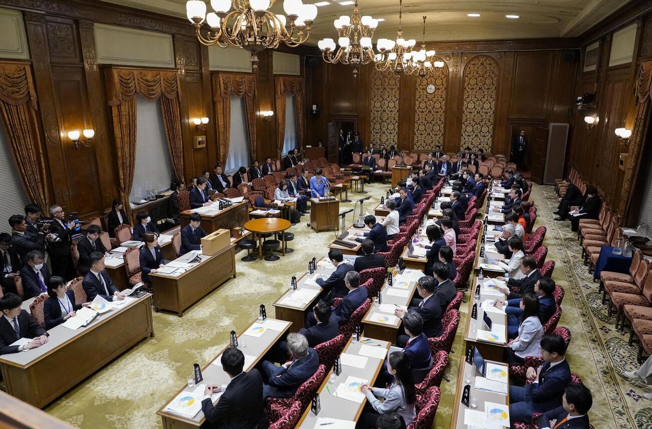 開かれた参院予算委の集中審議＝27日午前（共同）